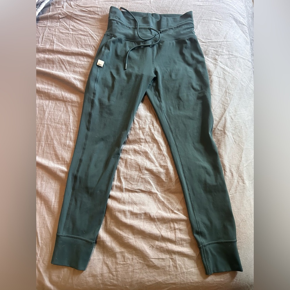 Women’s Vuori leggings size SM